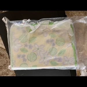 New Sealed 2006 Avon Naturals Yellow/Green Limes/purple Flowers Cosmetics Bag.